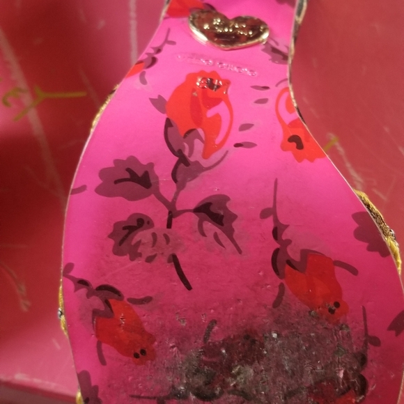 Betsy Johnson embroidered heels - Picture 8 of 10